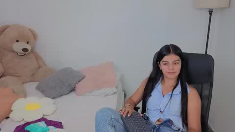 Juli C online show from 10/04/25, 10:52