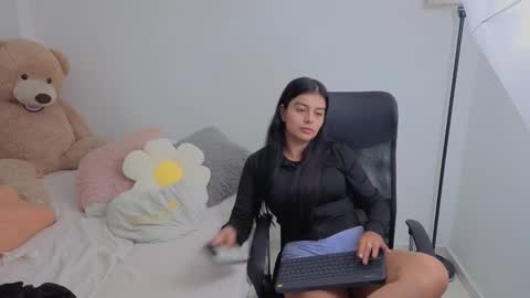 Juli C online show from 10/08/25, 12:08