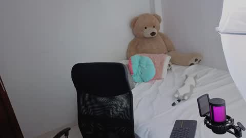 valerihouse_ online show from 05/05/26, 01:13