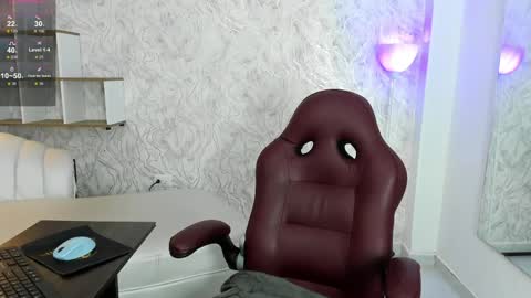 Valeria GomezGMT-5 2200-0600 online show from 06/04/26, 03:56