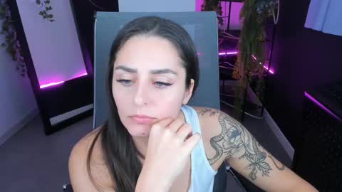 Snapshot of valeriiemills chatting on 10/22/25, 03:01 Valerie online show from 10/22/25, 03:01