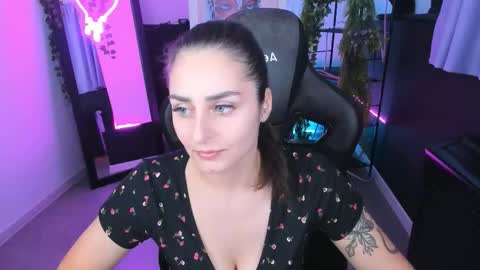 Snapshot of valeriiemills chatting on 11/05/25, 02:39 Valerie online show from 11/05/25, 02:39