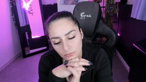 Snapshot of valeriiemills chatting on 11/08/25, 04:51 Valerie online show from 11/08/25, 04:51