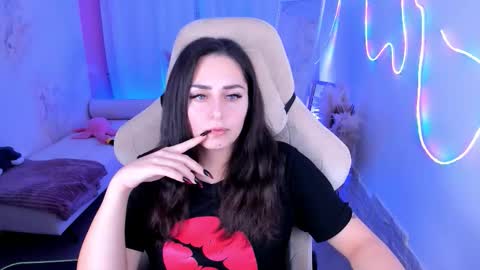 Snapshot of valeriiemills chatting on 12/04/25, 04:16 Valerie online show from 12/04/25, 04:16