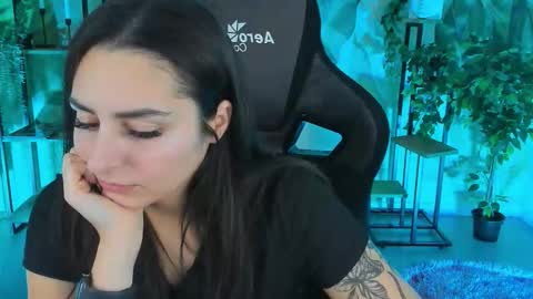 Snapshot of valeriiemills chatting on 12/16/25, 02:44 Valerie online show from 12/16/25, 02:44