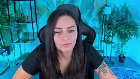 Snapshot of valeriiemills chatting on 12/18/25, 02:56 Valerie online show from 12/18/25, 02:56