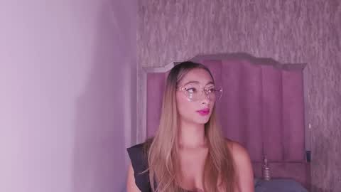 Snapshot of valery_97 chatting on 10/23/25, 03:06 Valeryn online show from 10/23/25, 03:06