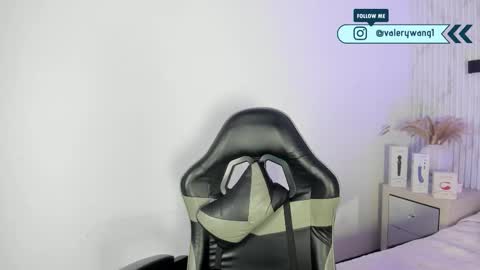 Val online show from 12/19/25, 12:01