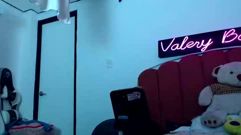 B V Naughty online show from 12/18/24, 01:37