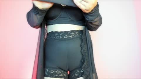 Snapshot of valerysoto_ chatting on 01/15/25, 10:49 Valery Soto online show from 01/15/25, 10:49