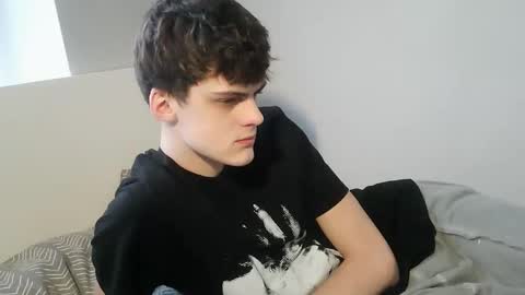 Snapshot of valesios chatting on 12/05/25, 10:46 valesios online show from 12/05/25, 10:46