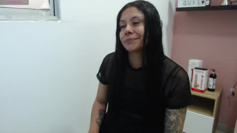 Snapshot of valevicious chatting on 06/05/26, 01:17 valevicious online show from 06/05/26, 01:17
