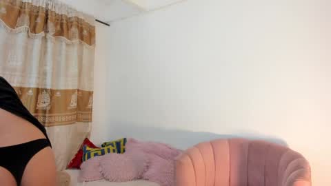 Snapshot of valientegirl_ chatting on 01/08/25, 08:27 VALIENTE online show from 01/08/25, 08:27