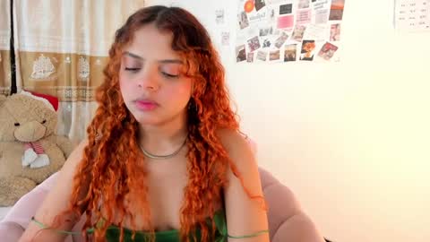 Snapshot of valientegirl_ chatting on 01/12/25, 02:35 VALIENTE online show from 01/12/25, 02:35