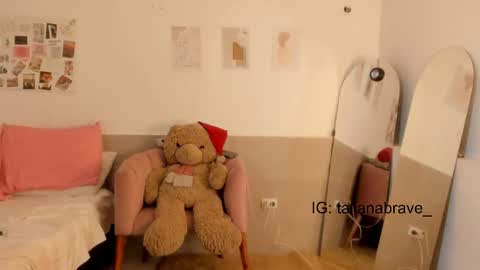 Snapshot of valientegirl_ chatting on 10/15/25, 03:50 VALIENTE online show from 10/15/25, 03:50