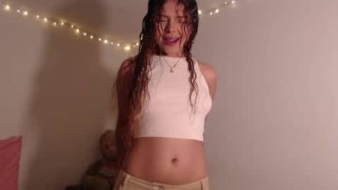 VALIENTE  online show from 04/22/26, 03:31