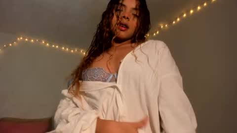 Snapshot of valientegirl_ chatting on 05/02/26, 01:10 VALIENTE online show from 05/02/26, 01:10