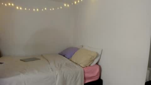 Snapshot of valientegirl_ chatting on 05/24/26, 02:16 VALIENTE online show from 05/24/26, 02:16