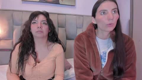 Snapshot of valkiria_and_dione chatting on 05/28/26, 01:30 Valkiria and Dione online show from 05/28/26, 01:30