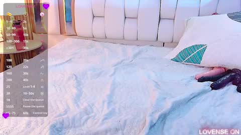 Valkiria moore  online show from 03/10/25, 11:06