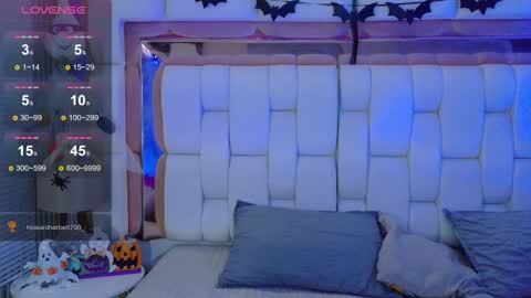 Valkiria moore  online show from 10/06/25, 07:33