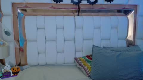 Valkiria moore  online show from 10/07/25, 11:13