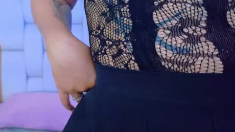 Valkiria moore  online show from 10/12/25, 07:35