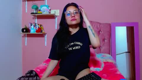 valkiry_ online show from 12/17/25, 10:05