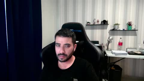 Snapshot of vallartamexi chatting on 10/26/25, 10:04 Roberto Carlos online show from 10/26/25, 10:04