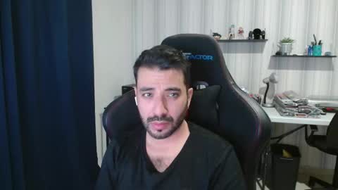 Roberto Carlos online show from 11/16/25, 10:37