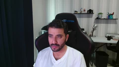 Roberto Carlos online show from 11/22/25, 10:09