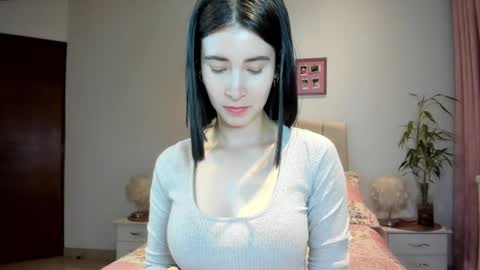 Macarena online show from 09/18/25, 02:35