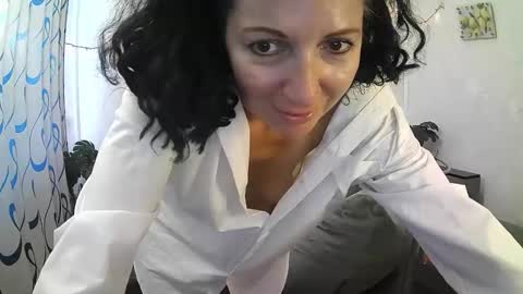 Snapshot of valleriwind chatting on 05/19/26, 01:56 ValleriWind online show from 05/19/26, 01:56