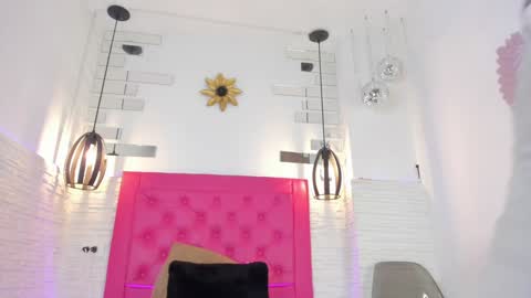 Vallolet Peach  online show from 01/04/25, 11:11