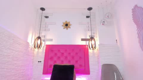 Vallolet Peach  online show from 01/24/25, 11:37