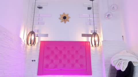 Vallolet Peach  online show from 02/04/25, 11:38