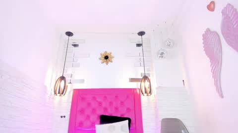 Vallolet Peach  online show from 02/14/25, 11:31