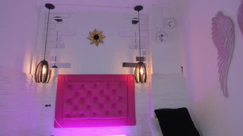 Vallolet Peach  online show from 02/15/25, 11:39