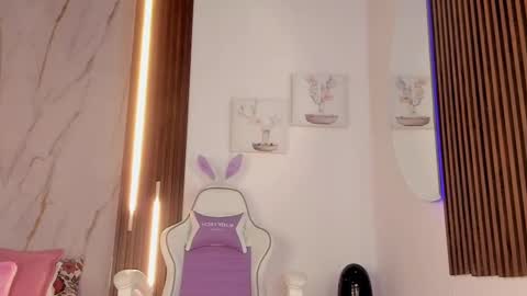 Vallolet Peach  online show from 09/16/25, 12:06