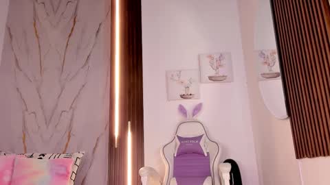 Vallolet Peach  online show from 11/25/25, 11:54