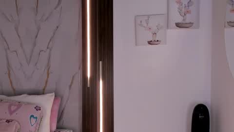 Vallolet Peach  online show from 03/18/26, 12:08