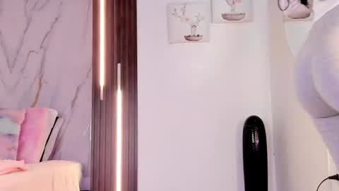 Vallolet Peach  online show from 05/06/26, 12:21