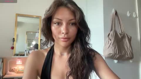 Snapshot of valorant_girl chatting on 06/19/26, 07:45 Little Devil online show from 06/19/26, 07:45