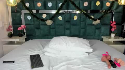 valtira nova online show from 12/15/25, 06:56