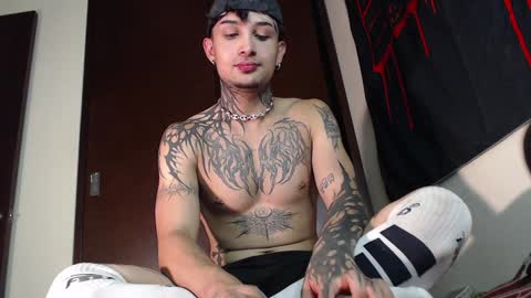 david guzman i model independenthelp me with a thumbs up online show from 01/27/25, 06:19