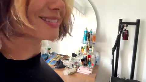 Snapshot of vanandjuani chatting on 05/29/26, 05:22 vanessa online show from 05/29/26, 05:22