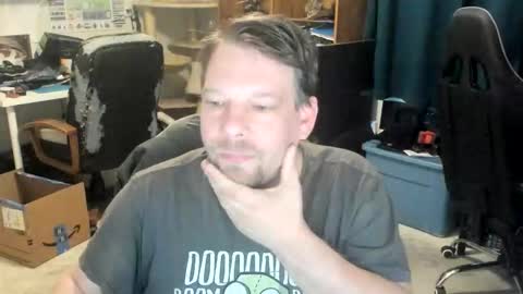 Snapshot of vandonh chatting on 11/11/25, 11:16 vandonh online show from 11/11/25, 11:16