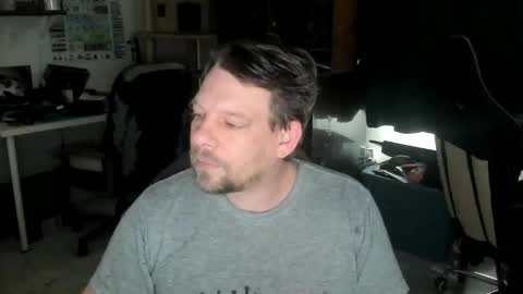 Snapshot of vandonh chatting on 11/16/25, 04:12 vandonh online show from 11/16/25, 04:12