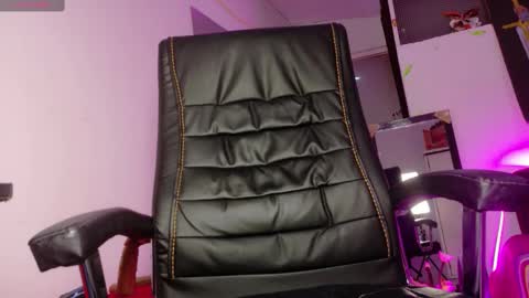 Snapshot of vanebutterfly chatting on 11/19/25, 01:38 Vanesa Santana online show from 11/19/25, 01:38