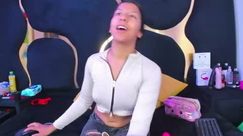 Snapshot of vanelin18 chatting on 07/11/26, 02:53 Vane online show from 07/11/26, 02:53